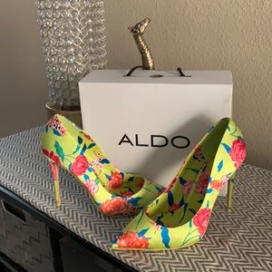 Brand New Aldo Heels!! Size US 8.5 gorgeous Lime Green with flower details!!